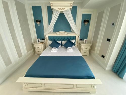 Luxury by White Titanic Breeze, Năvodari