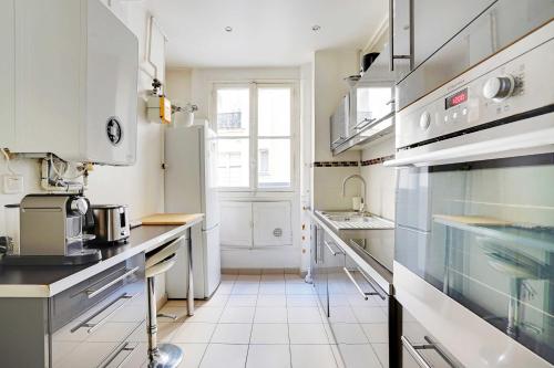 Charming apartment- 2BR-4P- Parc Monceau - image 3
