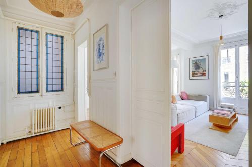 Charming apartment- 2BR-4P- Parc Monceau - image 5