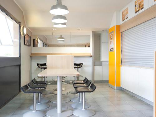 ห้องอาหาร, Unisotel Montauban EX F1 in มงโตบ็อง