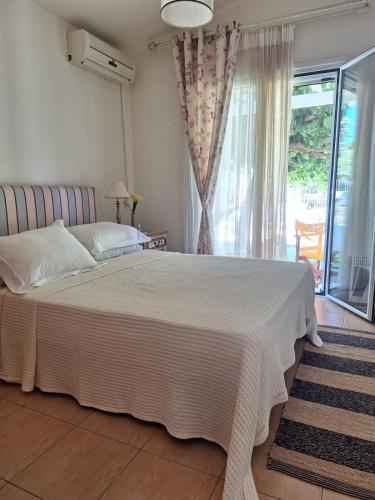 House by the sea in Isthmia
