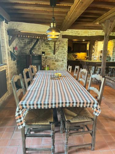 Le gîte de Pommette et Billy, 9 couchages, jardin, endroit calme - Larès (Le gite de Pommette et Billy, 9 couchages, jardin, endroit calme - Lares) in Falaise