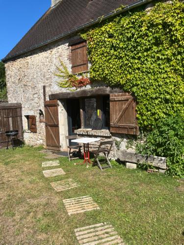 Le gîte de Pommette et Billy, 9 couchages, jardin, endroit calme - Larès gîte à louer Éraines
