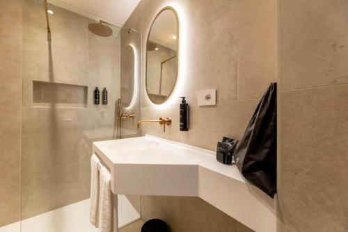 Double or Twin Room image 10