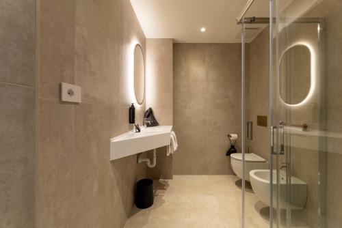 Deluxe Triple Room image 8