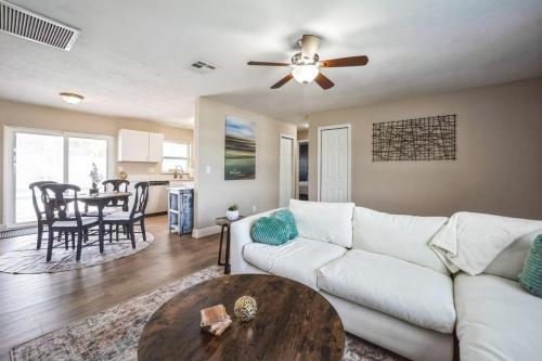 Apollo Beach Retreat - 3BR - Pool - Backyard -BBQ