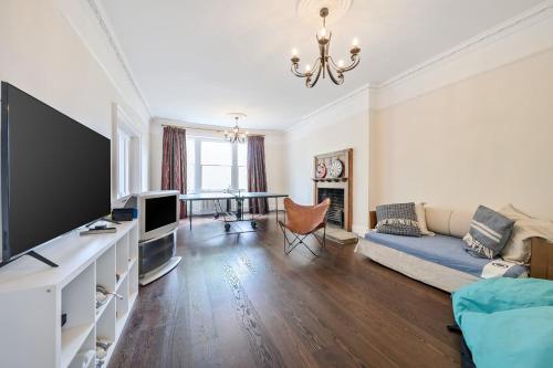Ping Pong Flat