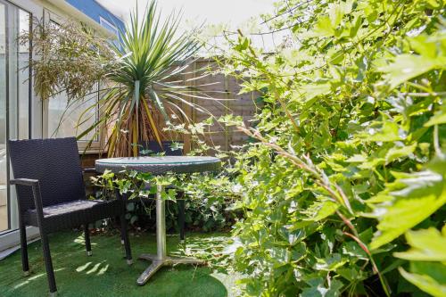 Vedere, Brighton & Hove, 4 bedrooms, 5 beds, Garage in Hove