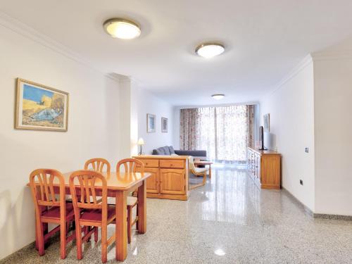 One-Bedroom Apartment image 9