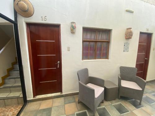 Standard Double Room with Shared Bathroom image 3