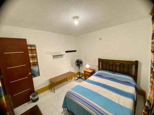 Standard Single Room with Shared Bathroom image 6