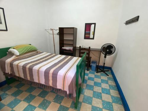 Standard Single Room with Shared Bathroom image 1