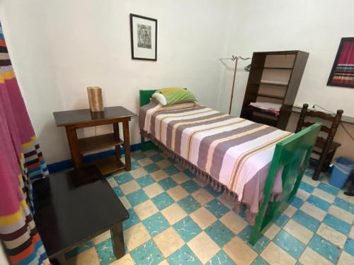 Standard Single Room with Shared Bathroom image 2