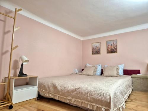 Anna Studio, Budapest