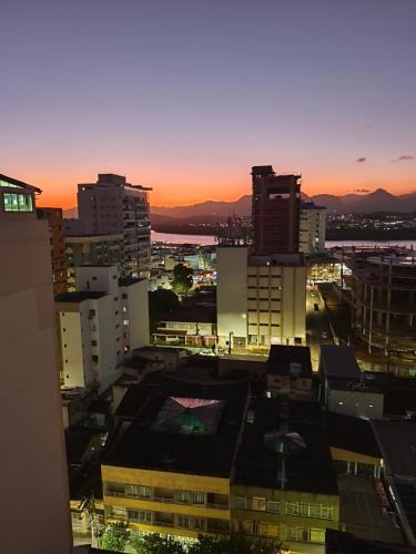 Flat no coração de Guarapari,150 metros da praia com vista encantadora