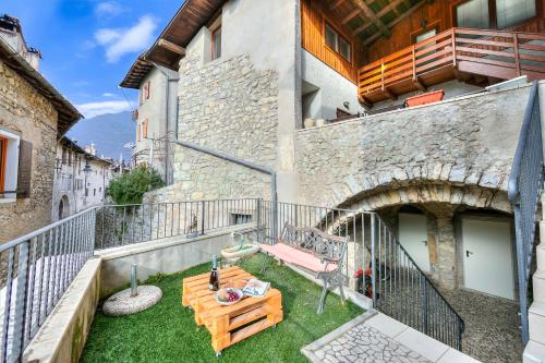 Apartment with Mountain View