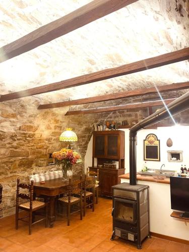 Konyha, Casa di sassi in Foresto Sparso