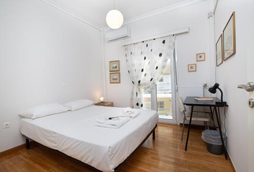 Spacious 3 Bedroom Apartment With Large Balcony, Athen