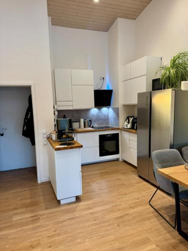 Kitchen, Stylish 3-room apartment, centrally located in Riedstadt