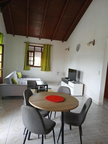 Villa Bella, Calme tropical, plage à 5 min en voiture - Location, gîte - Sainte-Anne