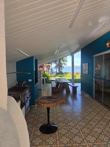 Casa pé na areia - Praia do Lázaro (Casa pe na areia - Praia do Lazaro) in ปรายา โด ลาซาโร