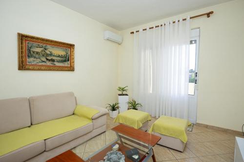 One-Bedroom Apartment image 10