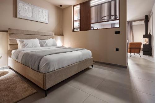 1 queen bed, 1 sofa bed