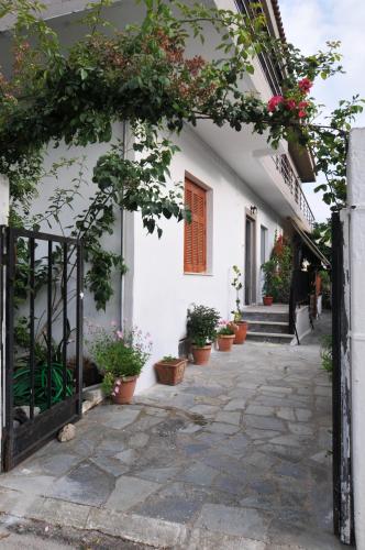 ทางเข้า, Mellia in อาร์เคีย โอลิมเปีย