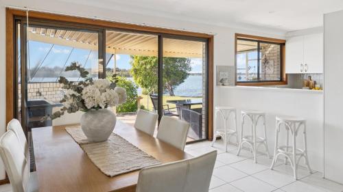 Apartment with Balcony room in Peninsula Court Unit 10 - Waterfront Unit with Pool & River Views - Holiday Yamba