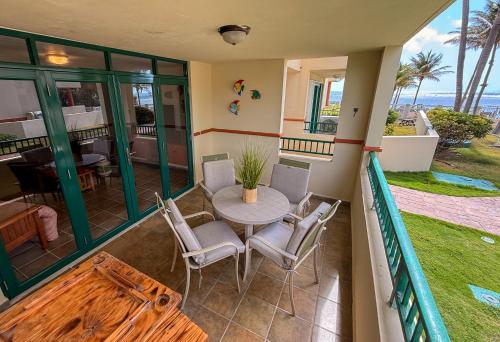 balcon/terrasse, New Casa DelFin AC Beach Front in Luquillo