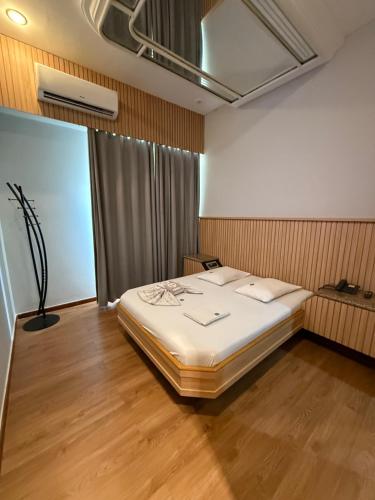Standard Double Room image 2