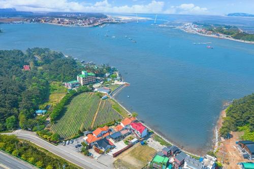 West Sky Pension Anmyeondo · Hwangdo