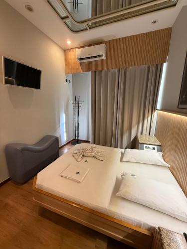 Standard Double Room image 10