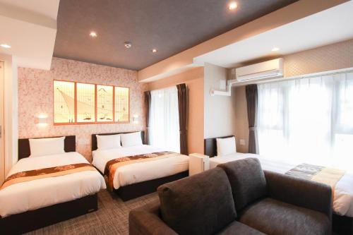 Superior Quadruple Room image 10