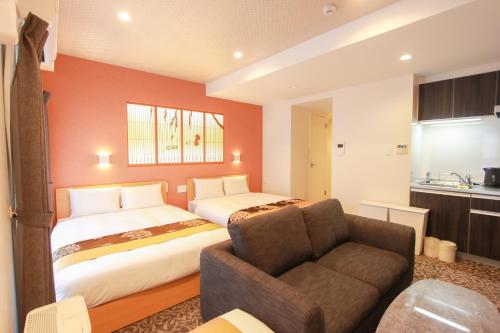 Family Room image 8