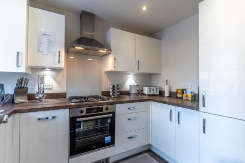 Facilities, Walk to Liverpool Airport - Luxury Stay with EV Charge - Fast WiFi in Liverpool Airport