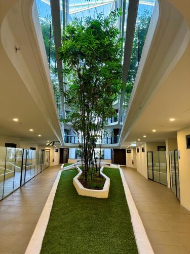 Modern 2 Bed 2 Bath Apartment with Parking opposite Westfield Doncaster in Doncaster