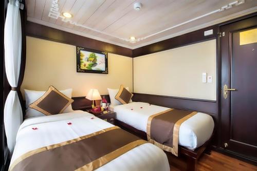 Deluxe Double or Twin Room with Ocean View image 6