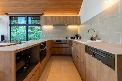 Amber Echoland MrT by Jade Group