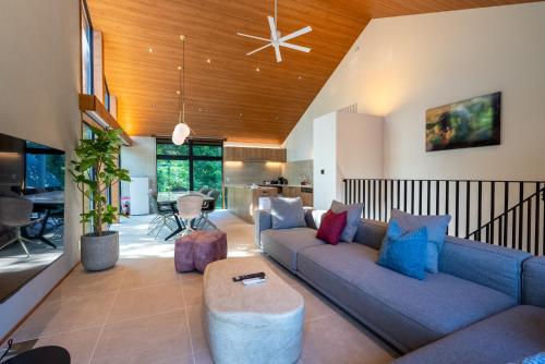 Amber Echoland MrT by Jade Group