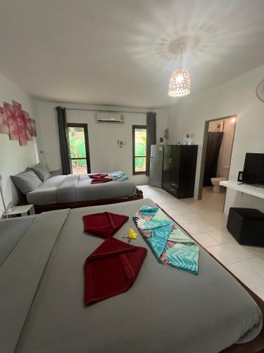 room detail thumbnail 2