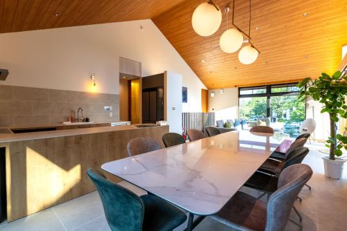 Amber Echoland MrT by Jade Group