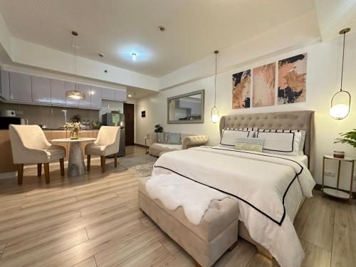 Modern Condo at The Venice Luxury Mckinley Hill, Manila