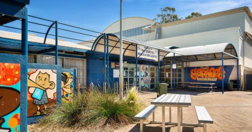 KozyGuru | 3BR Retreat to ADL & Barossa in 40m in Salisbury