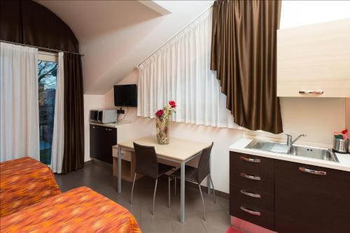 Konyha, Residenza Villa Regina in Monza