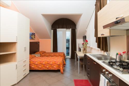 Zuhanyzó, Residenza Villa Regina in Monza