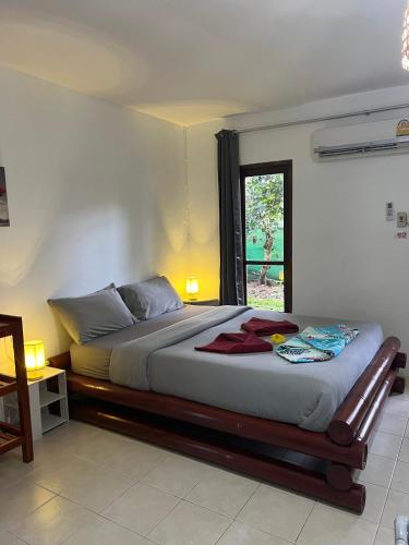 room detail thumbnail 2
