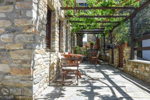 Viesnīcas āriene, erofili apartments in Kalamos (Argalasti)