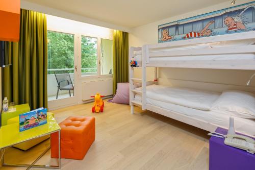 2 twin beds, 1 bunk bed