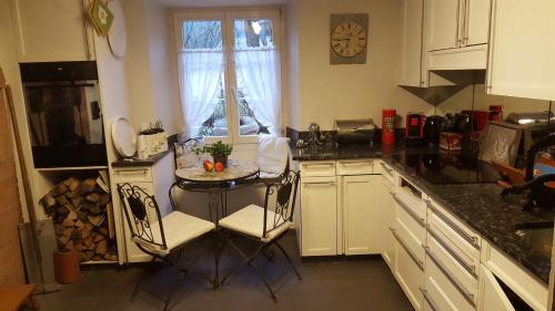 廚房, Airport Zürich Elwiras B & B (Airport Zurich Elwiras B & B) in 比拉赫